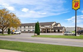 Super 8 By Wyndham Waverly